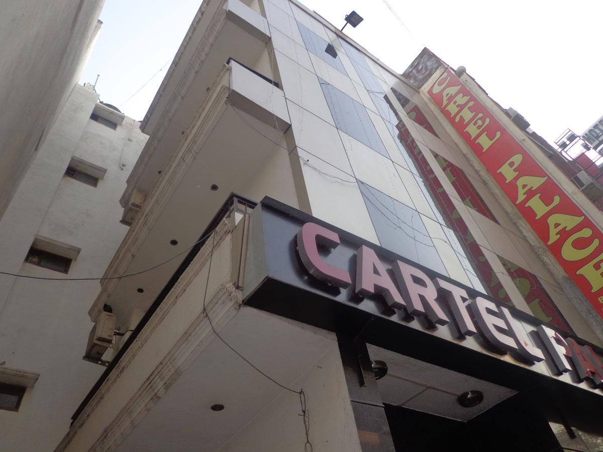 Cartel Palace Deli Exterior foto
